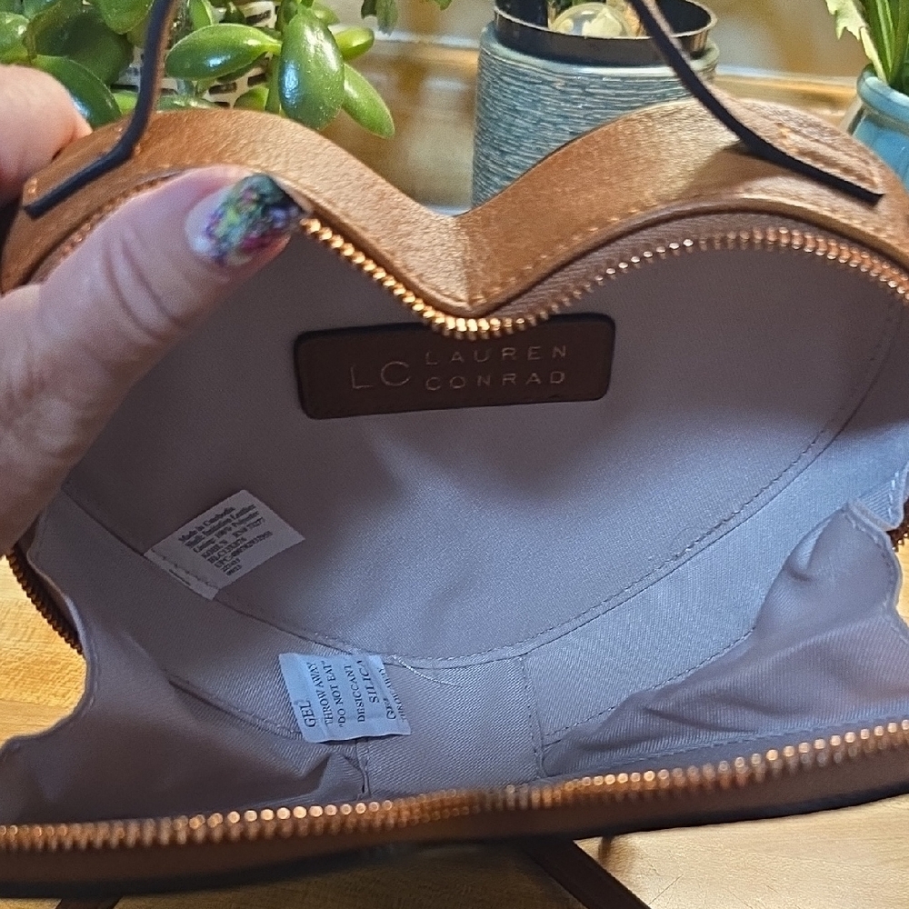 LC Lauren Conrad Heart-Shaped Tan Vegan Leather Crossbody Bag - Picture 3 of 5